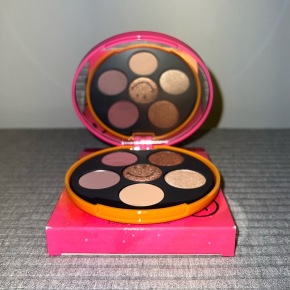 Ciate London X Smiley 50 Limited Edition Eyeshadow Palette. - Picture 4 of 5